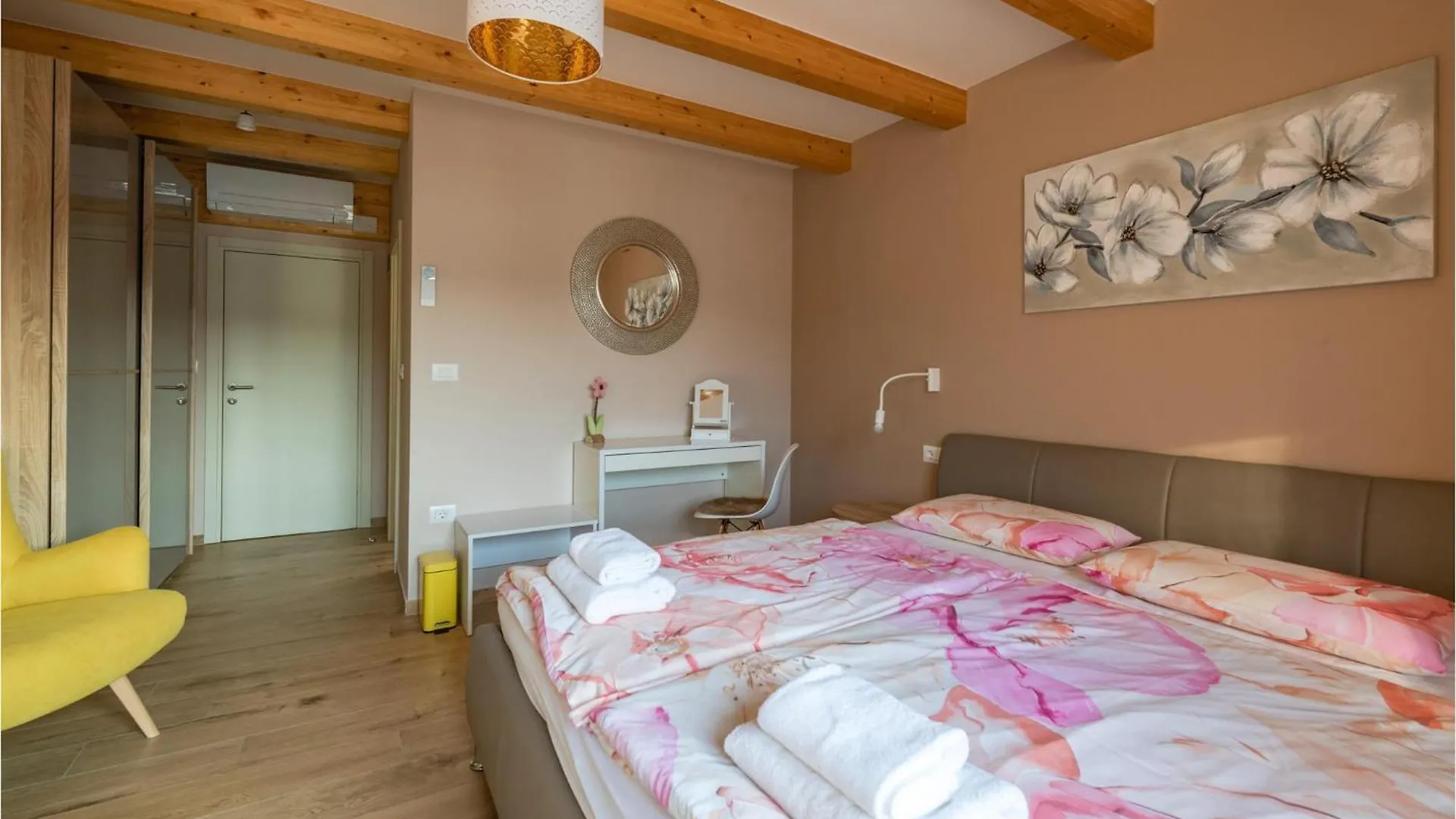 Stunning Home In Krnica With Kitchen Vakantiehuis